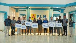 Bersempena-Hari-Pahlawan-PLN-Batam-Serahkan-Hadiah-Lomba-Menulis-Feature-dan-Foto-Nasional.jpg
