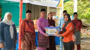 Bupati-Anambas-Aneng-serahkan-alat-kit-kesehatan.jpg