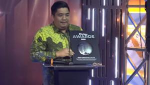 Bupati-Bintan-terima-penghargaan-Tribun-Batam-Awards-2025.jpg