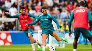 Cristiano-Ronaldo-sebut-Timnas-Portugal-era-sekarang-layak-jadi-juara-EURO-2024.jpg