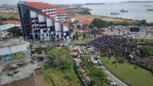 Demo-warga-Rempang-di-kantor-BP-Batam-hari-ini.jpg