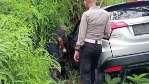 Diduga-Panik-hingga-Hilang-Kendali-Mobil-HRV-Terperosok-ke-Parit-dekat-RSUP-RAT-Tanjungpinang.jpg