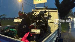 Dua-motor-diangkut-mobil-polisi-usai-terlibat-kecelakaan-dengan-truk-dan-mobil-di-Klaten.jpg