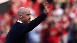 batam/Erik-ten-Hag-melambaikan-tangan-kepada-pendukung-Manchester-United.jpg
