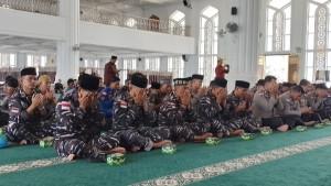 Jelang-HUT-ke-80-TNI-Prajurit-dan-Pejabat-di-Anambas-Gelar-Doa-Bersama.jpg