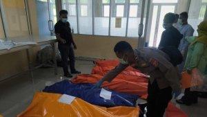 Kantong-jenazah-berisi-korban-ledakan-bom-yang-dimusnahkan-di-Desa-Sagara.jpg