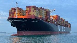 Kapal-MV-MSC-Faith-kandas-di-Batam.jpg
