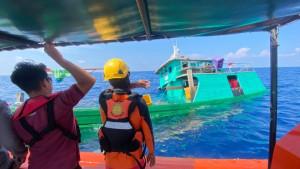 Kapal-Motor-Selat-Meranti-dari-Anambas-Menuju-Kalimantan-Tenggelam-Bawa-200-Fiber-Ikan.jpg