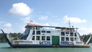 Kapal-Roro-mengangkut-penumpang-melintasi-Perairan-Batam-beberapa-waktu-lalu.jpg