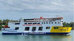 Kapal-roro-KMP-Tanjung-Burang-di-perairan-sekitar-pelabuhan-ASDP-Telaga-Punggur.jpg