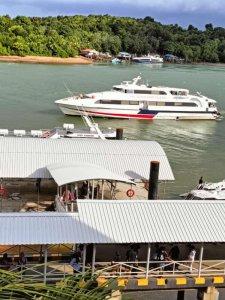 Kapal-yang-akan-merapat-di-Pelabuhan-Domestik-Telaga-Punggur-Batam.jpg