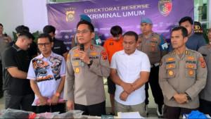 Kapolda-Jambi-Irjen-Pol-Krisno-H-Siregar-ungkap-kasus-perampokan.jpg
