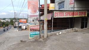 Kecelakaan-Mobil-Kijang-di-Tanjungpinang-Tersangkut-di-Tembok-Pembatas-Ruko-Batu-8-Diduga-Rem-Blong.jpg