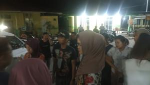 Keluarga-nelayan-yang-hilang-di-perairan-Karimun.jpg