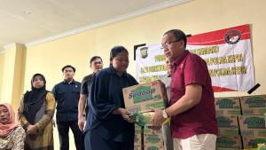 Keluarga-tahanan-terima-bantuan-beras-dari-Ditresnarkoba-Polda-Kepri.jpg