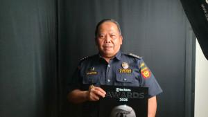 Kepala-Bea-Cukai-Batam-terima-Tribun-Batam-Awards-2025-cdn.jpg
