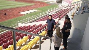 Ketua-Umum-PSSI-Erick-Thohir-saat-meninjau-Stadion-Manahan.jpg