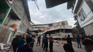 Kondisi-bangunan-dua-lantai-yang-ambruk-di-Pondok-Pesantren-Al-Khoziny-Senin-2982025-sore.jpg