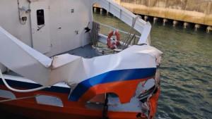 Kondisi-kapal-fery-Horizon-9-haluan-kapal-tampak-rusak-usai-ditabrak-kapal-Tanker-La-Digue.jpg