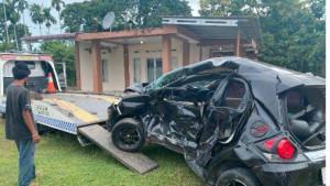Kondisi-mobil-Honda-Brio-yang-ditabrak-kereta-api-di-Pariaman-Sumbar.jpg