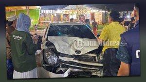 Kondisi-mobil-pasca-tabrakan-dengan-motor-di-Desa-Ketapang-Barat.jpg