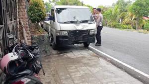 Laka-Lantas-di-Jalan-Wiratno-Tanjungpinang-Berulang-Dua-Remaja-Berboncengan-Tabrak-Mobil-Terparkir.jpg