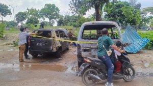 Minibus-dan-Avanza-terbakar-disegel-polisi.jpg