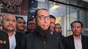 Pendakwah-Ustaz-Khalid-Basalamah-usai-menjalani-pemeriksaan-KPK.jpg