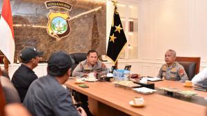 Pengurus-PFI-Kepri-bertemu-Kapolda-Kepri-berdiskusi-tentang-foto-jurnalistik.jpg