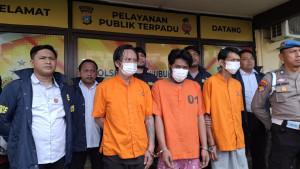 Peran-tsk-pengeroyokan-baja.jpg