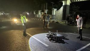 Polisi-melakukan-olah-tempat-kejadian-perkara-TKP-kecelakaan-lalu-lintas-tunggal-di-Pati.jpg