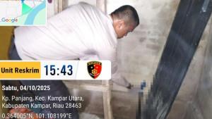 Polisi-mengamankan-barang-bukti-parang-yang-digunakan-saat-tragedi-duel-kakak-dan-adik-di-Kampar.jpg