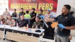 Polres-Aceh-Tenggara-mengelar-konferensi-pers-di-Mapolres-Aceh-Tenggara-Selasa-2462025.jpg