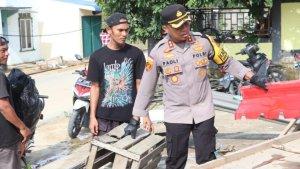Polri-bantu-warga-terdampak-angin-puting-beliung-di-Karimun-Kepri-alk.jpg