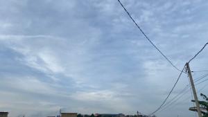 Potret-langit-Batam-Center-Kamis-189-pagi-hari-berawan.jpg