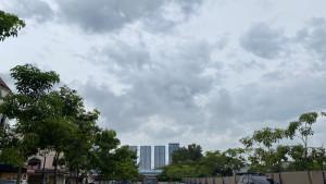 Potret-langit-Batam-Center-Kamis-910-pagi-hari-berawan-tebal.jpg