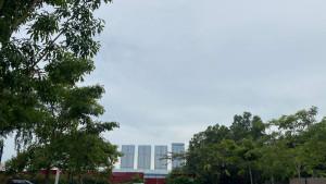 Potret-langit-Batam-Center-Selasa-2110-pagi-hari-berawan-tebal.jpg