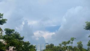 Potret-langit-Batam-Center-Selasa-710-pagi-hari-berawan-tebal.jpg