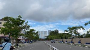 Potret-langit-Batam-Center-Senin-229-pagi-hari.jpg