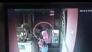 Sebelum-tewas-AP-check-in-bersama-pria-lain-di-Hotel-Lendosis-Palembang.jpg