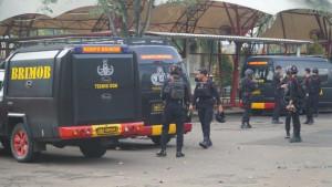 Sejumlah-personil-Gegana-Brimob-susuri-Mentari-Intercultural-School-Bintaro.jpg