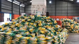Stok-beras-di-Gudang-Bulog-Batam-saat-ini-masih-tersedia-sebanyak-2600-ton.jpg