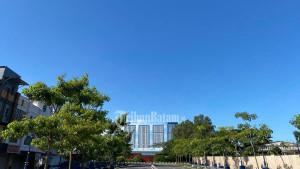 Suasana-langit-di-wilayah-Batam-Centre-hari-Kamis-2102025-terlihat-cerah.jpg
