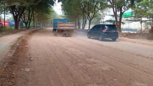 Tanah-dan-debu-di-jalan-Duyung.jpg