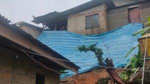 Tanah-longsor-yang-sudah-di-tutup-terpal-oleh-di-Tanjungpinang-Yuki-1.jpg
