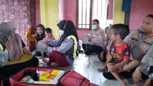Tersentuh-Kondisi-Warganya-Kapolres-Anambas-Jenguk-Ibu-Buta-dan-Anak-Hidrosefalus.jpg