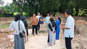 Tiga-DPRD-Cek-Kantor-lurah-Sukajadi.jpg