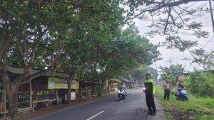 Tiga-korban-berboncengan-di-satu-motor-saat-menabrak-truk-yang-sedang-berhenti.jpg