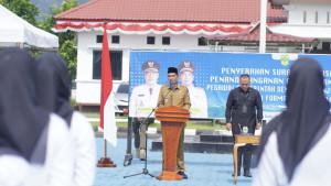 Wabup-Lingga-serahkan-SK-PPPK-tahap-II.jpg
