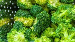 ilustrasi-brokoli-sayuran-hijau-detoks-racun-dalam-tubuh.jpg